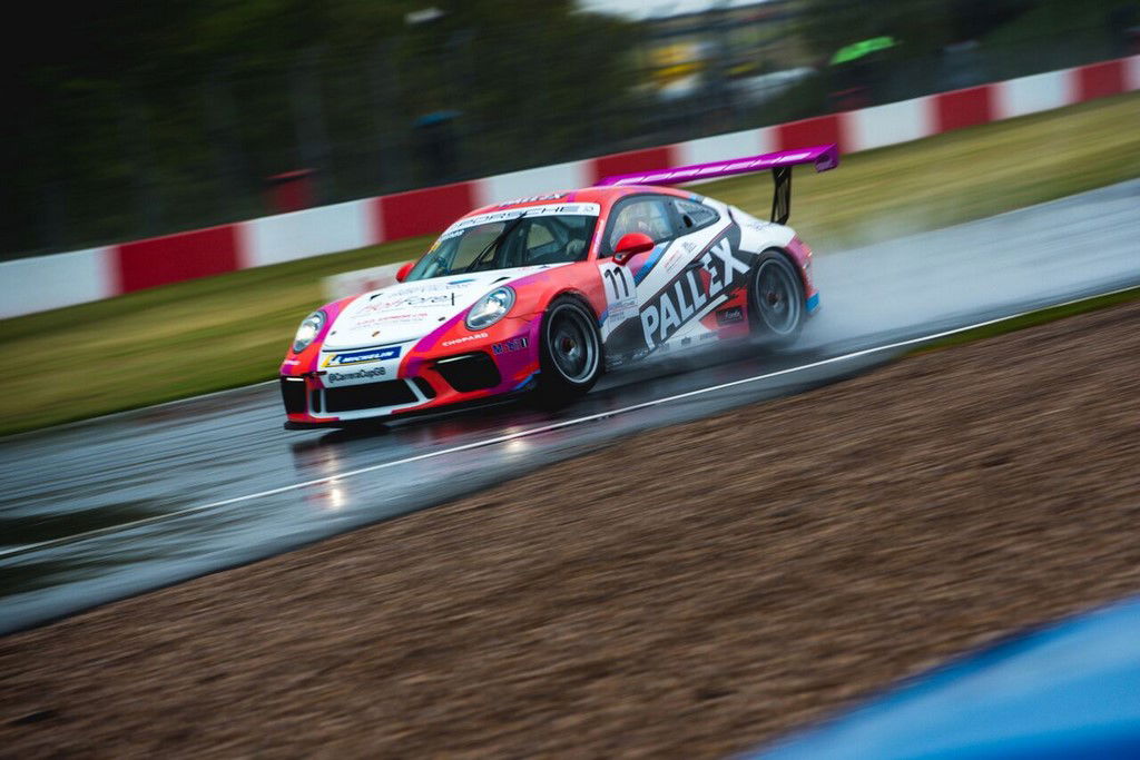 Ellinas holds off Zamparelli for race one win